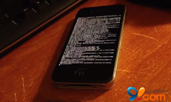 黑客winocm:展示iPhone 4 iOS 7.1.1完美越狱